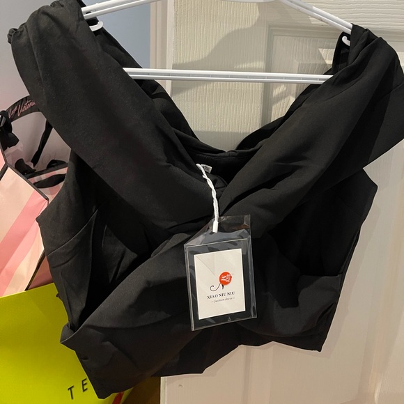 Off shoulder croptop - Picture 3 of 3